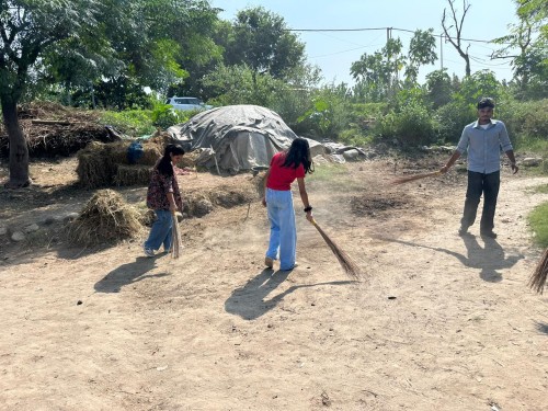  2025-10-04 Nss Volunteers Cleaned The Slum Area And Made The Residents Aware